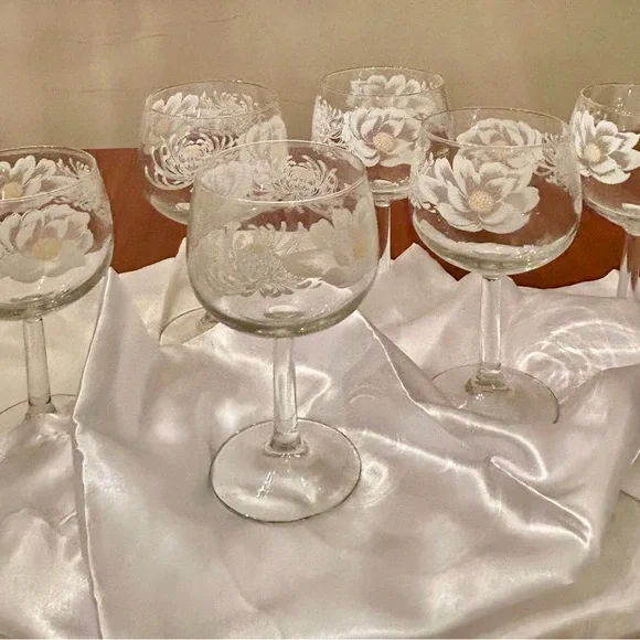 Noritake Design Hand-Painted Elegant Chrysanthemum White Floral - Set of 6